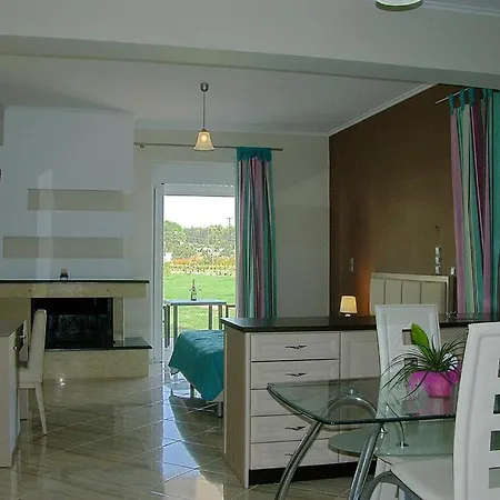 Antonios Village & מלון דירות ארקודי